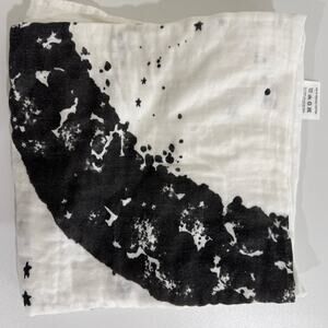 Goumi Many Moons Organic Cotton Muslin Swaddle Blanket White & Black